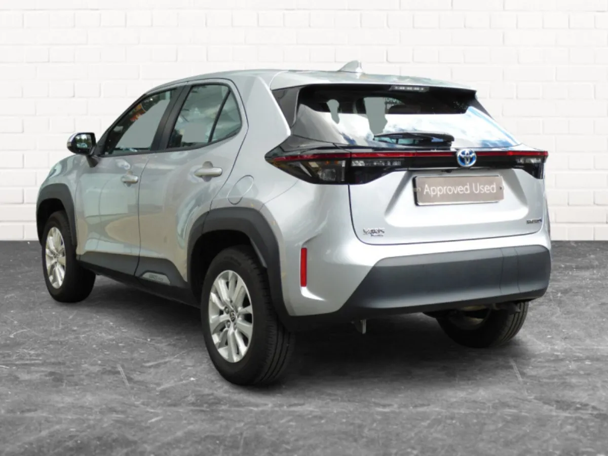 Toyota Yaris Cross Hybrid Luna - Image 2