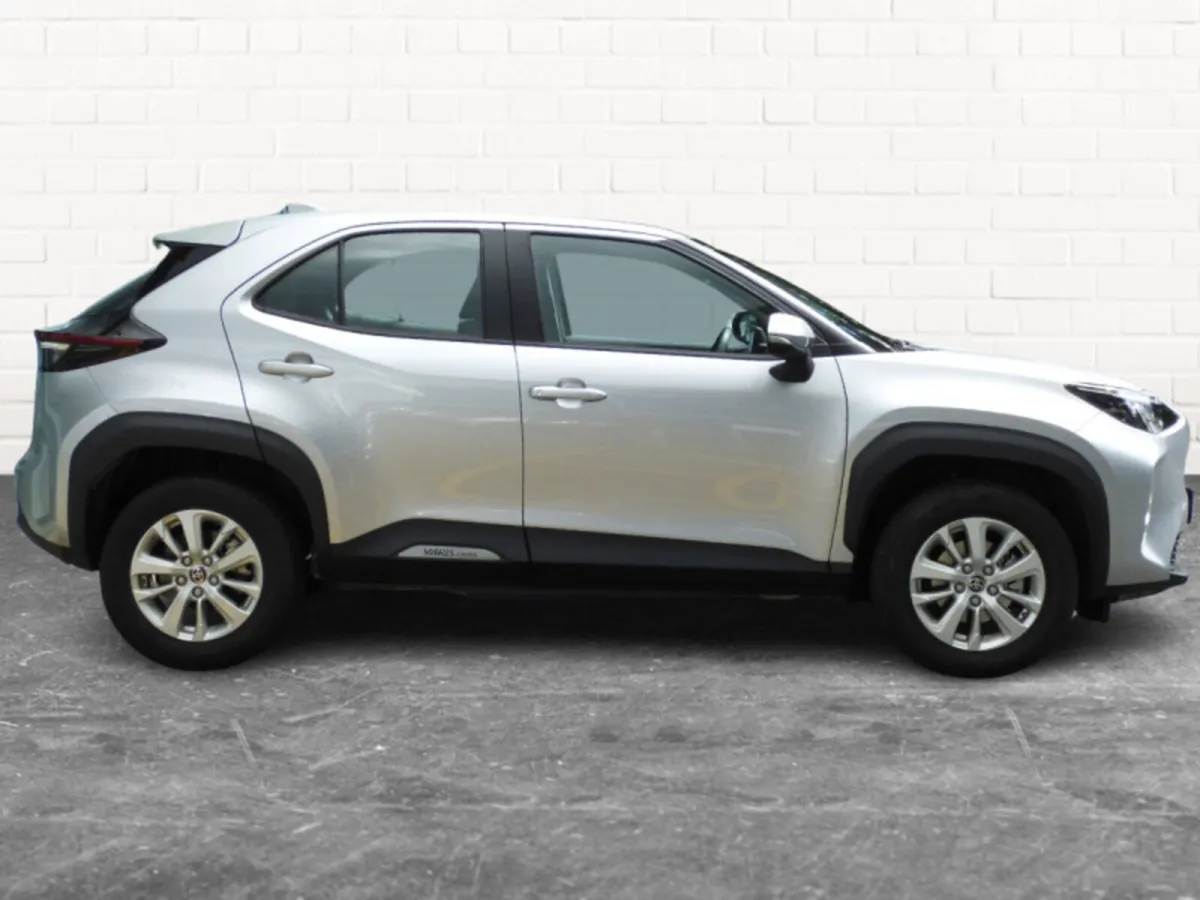 Toyota Yaris Cross Hybrid Luna - Image 3