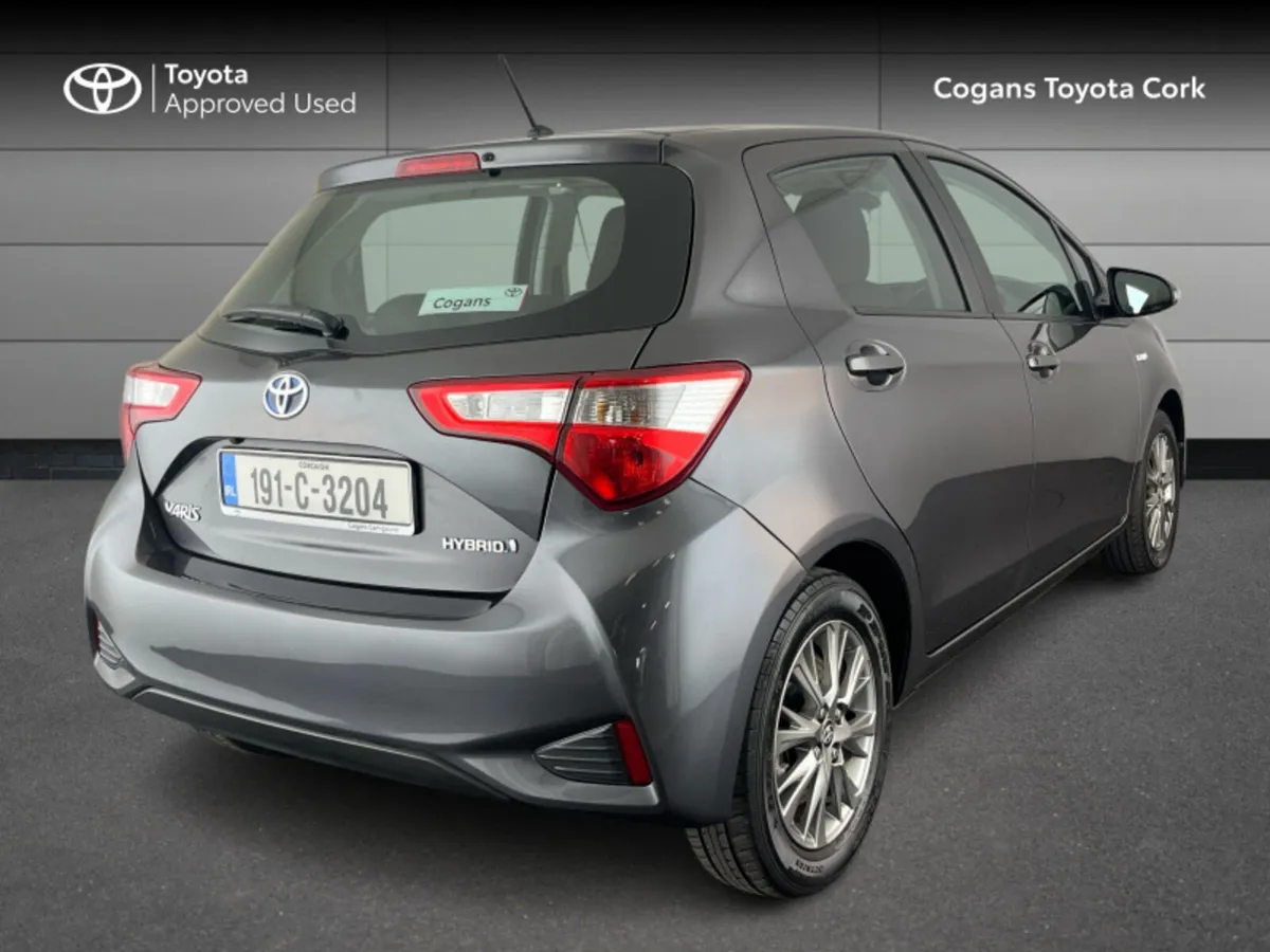 Toyota Yaris YARIS HYBRID 5DR LUNA - Image 2
