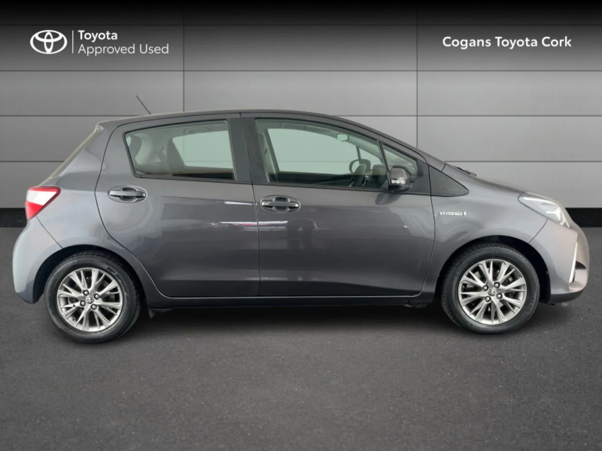 Toyota Yaris YARIS HYBRID 5DR LUNA - Image 3