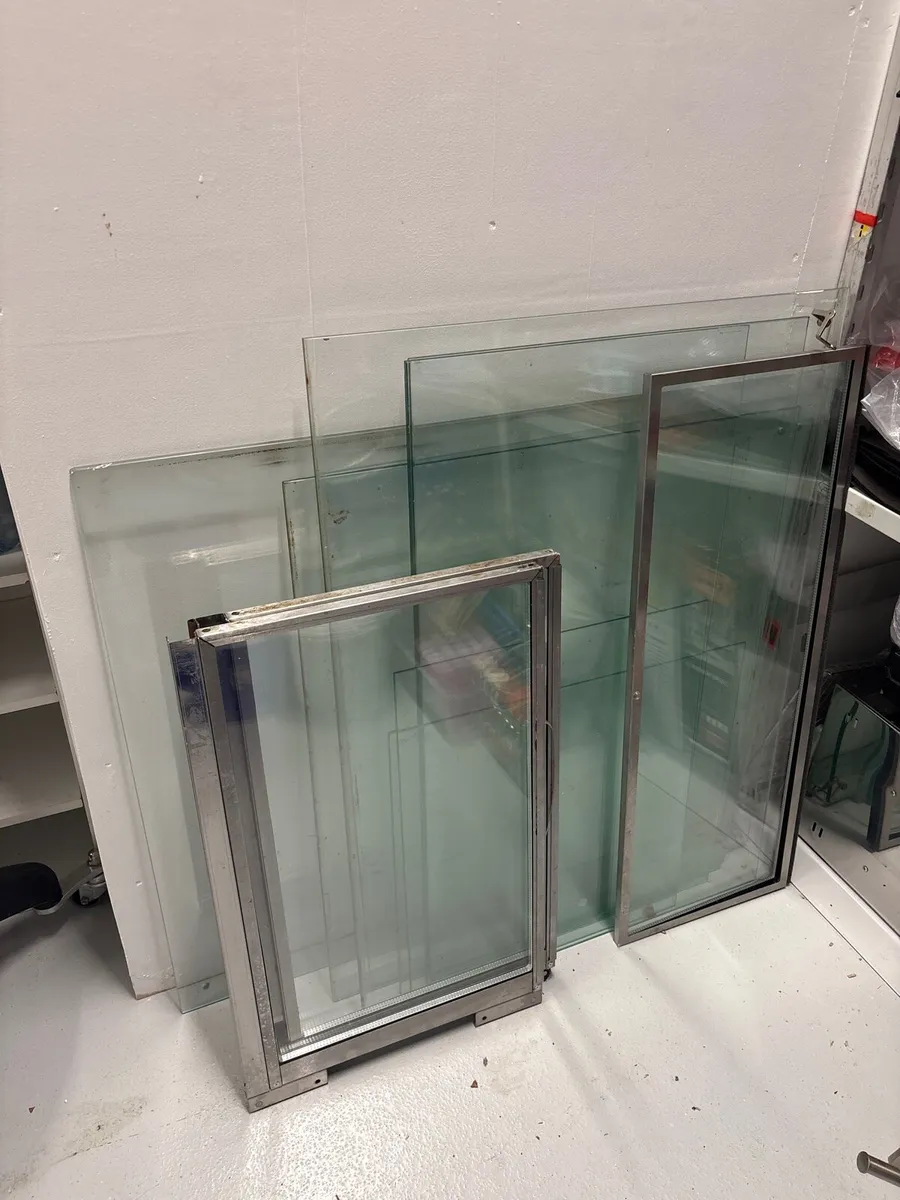 Glass panels - Image 1