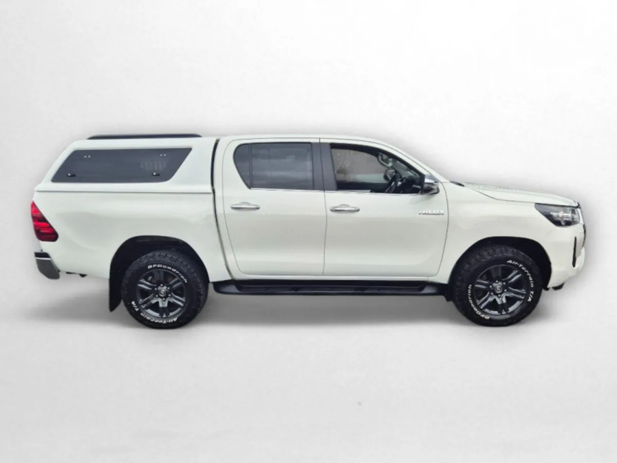 Toyota Hilux 2.4 DOUBLE CAB SR5**FULL TOYOTA SERVI - Image 3