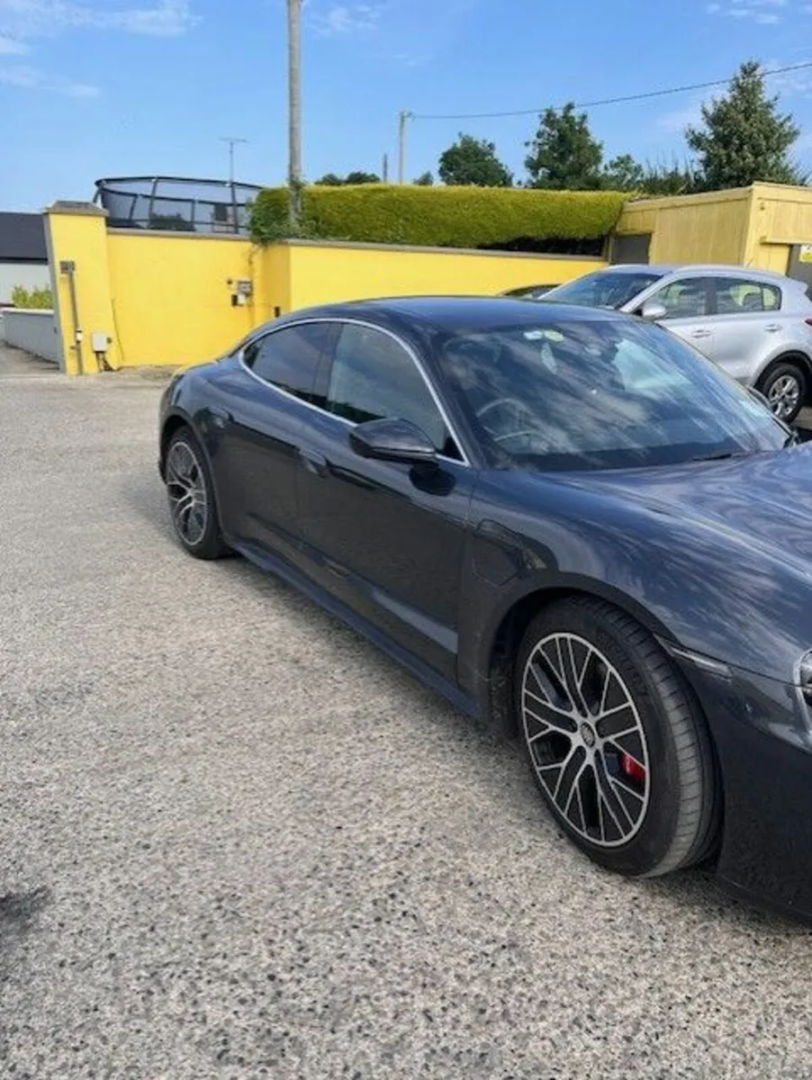 Porsche Taycan 4S AWD 2022 (Jan) PRIVATE SELLER - Image 3
