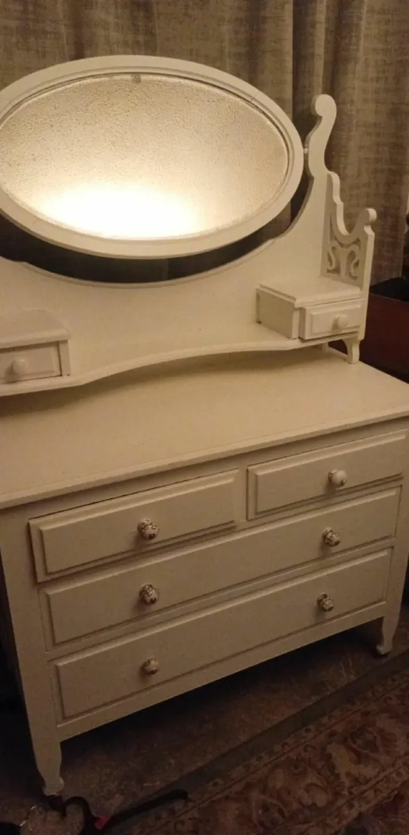 Dressing table