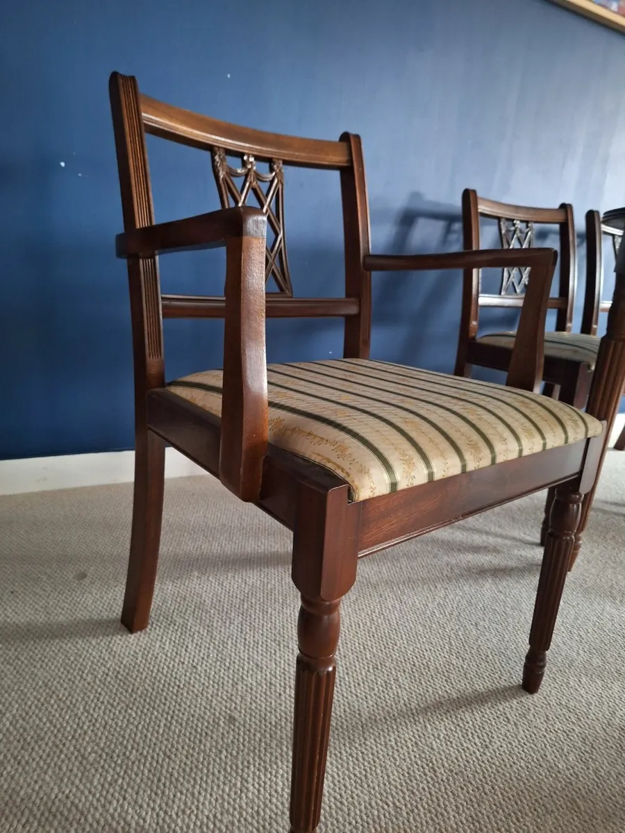 Elegant Mahogany Dining Table & 6 Chairs – €380 - Image 2