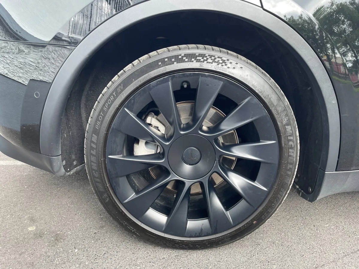 LONG RANGE AWD - DUAL MOTOR - ELECTRIC -APPLE PLAY - Image 2