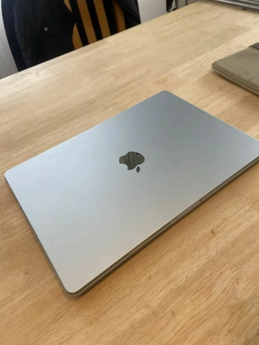 MacBook Air 15.3 Inch M4 16GB - Image 2