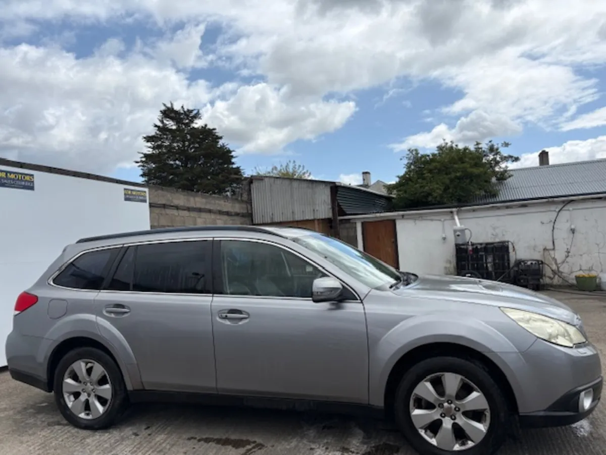 Subaru Outback 2010 2.0 BOXER NEEDS WORK - Image 2