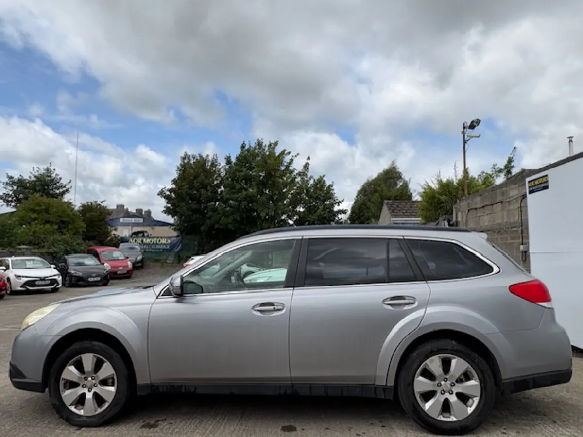 Subaru Outback 2010 2.0 BOXER NEEDS WORK - Image 3