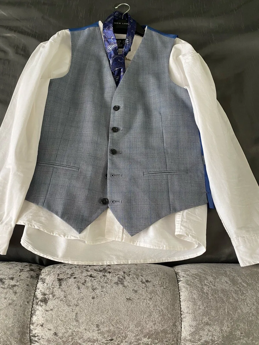 Shirt , tie and waistcoat - Image 3