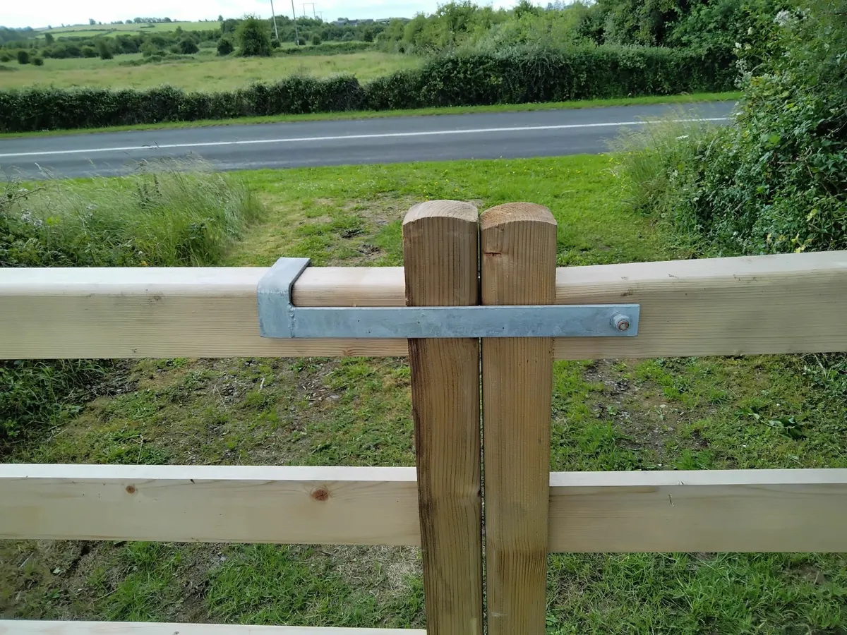 TIMBER GATES HINGE SET COMPLETE.... - Image 2