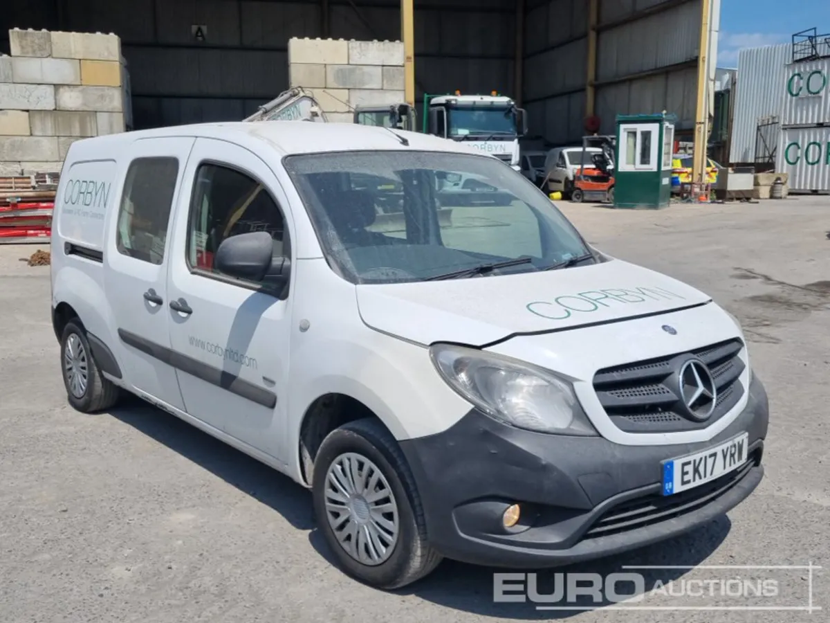 Mercedes 6 Speed Crew Van - Image 4