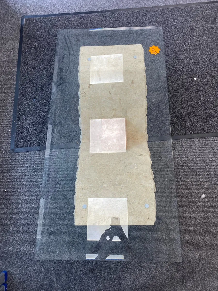 Glass table - Image 1