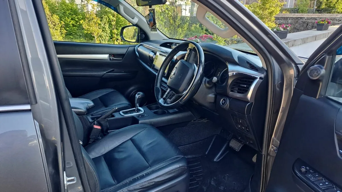 Toyota Hilux 2018 - Image 2