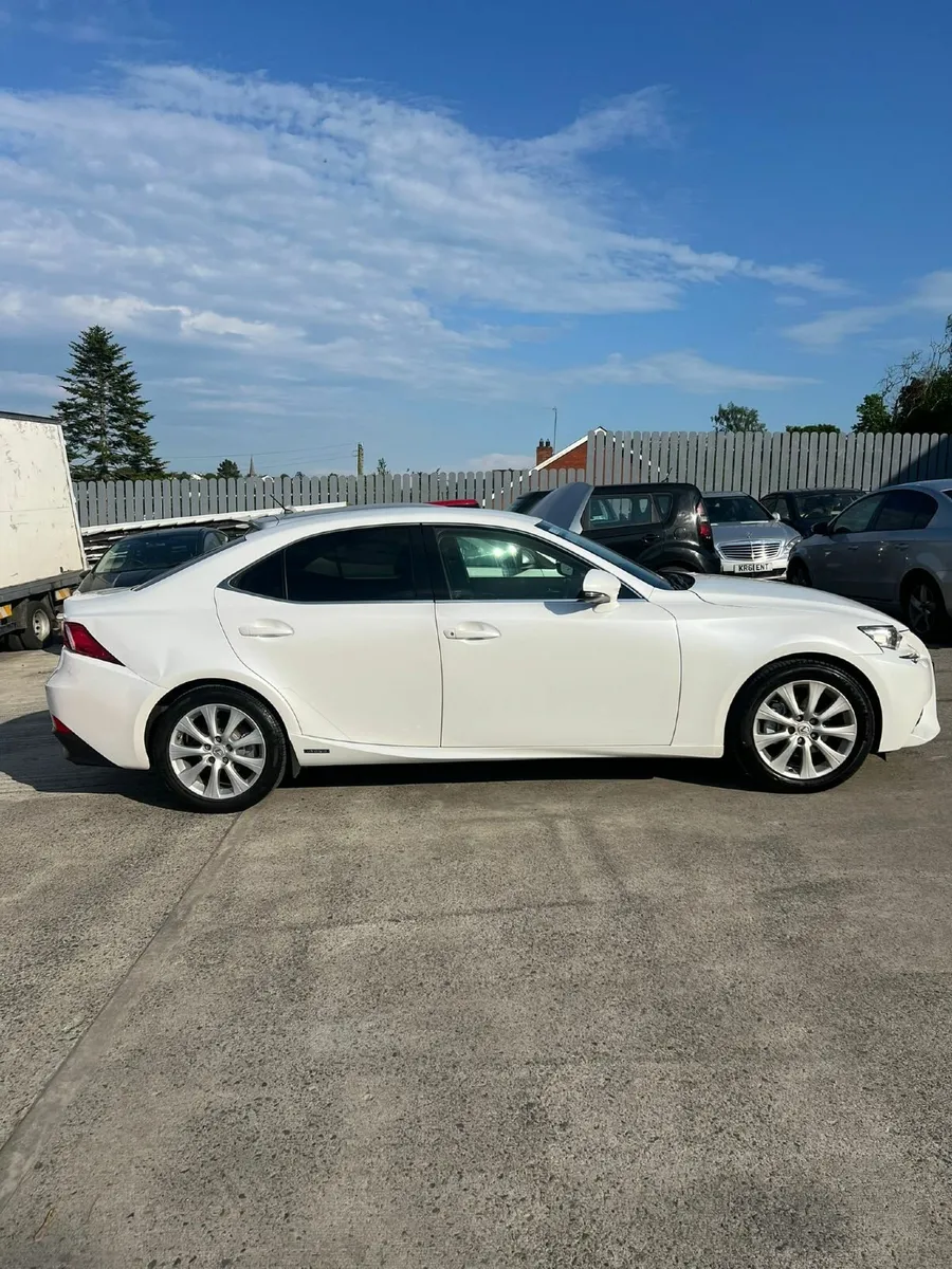 Lexus IS 2014 - Image 1