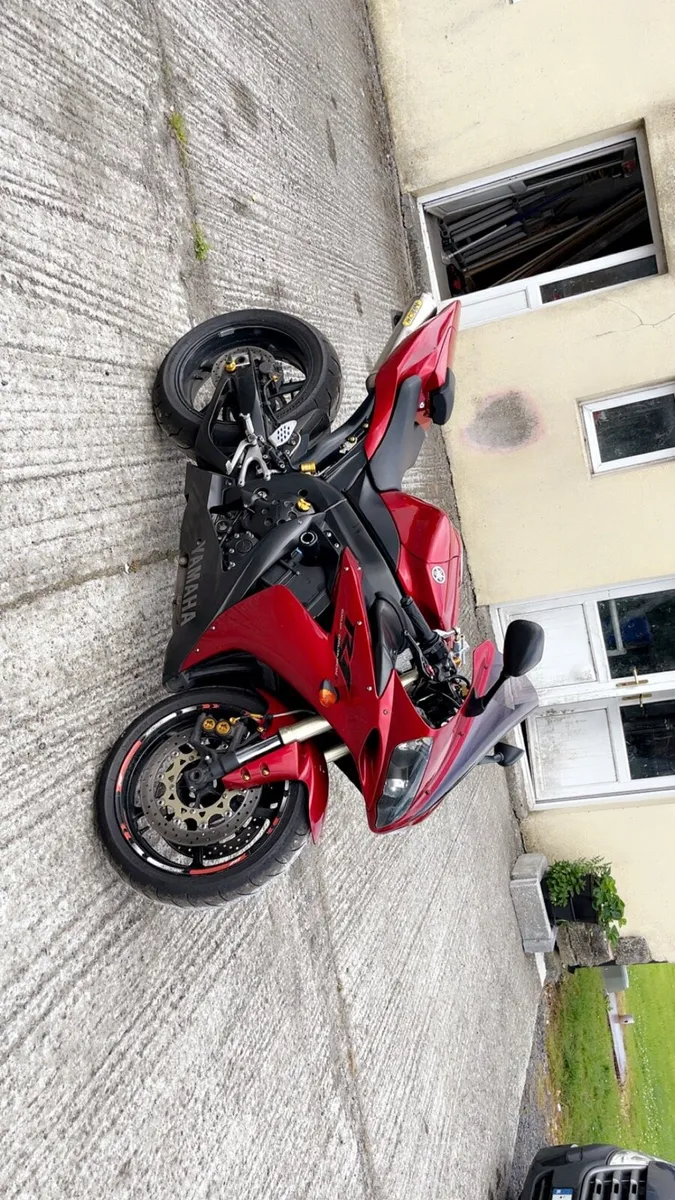 R1 - Image 1