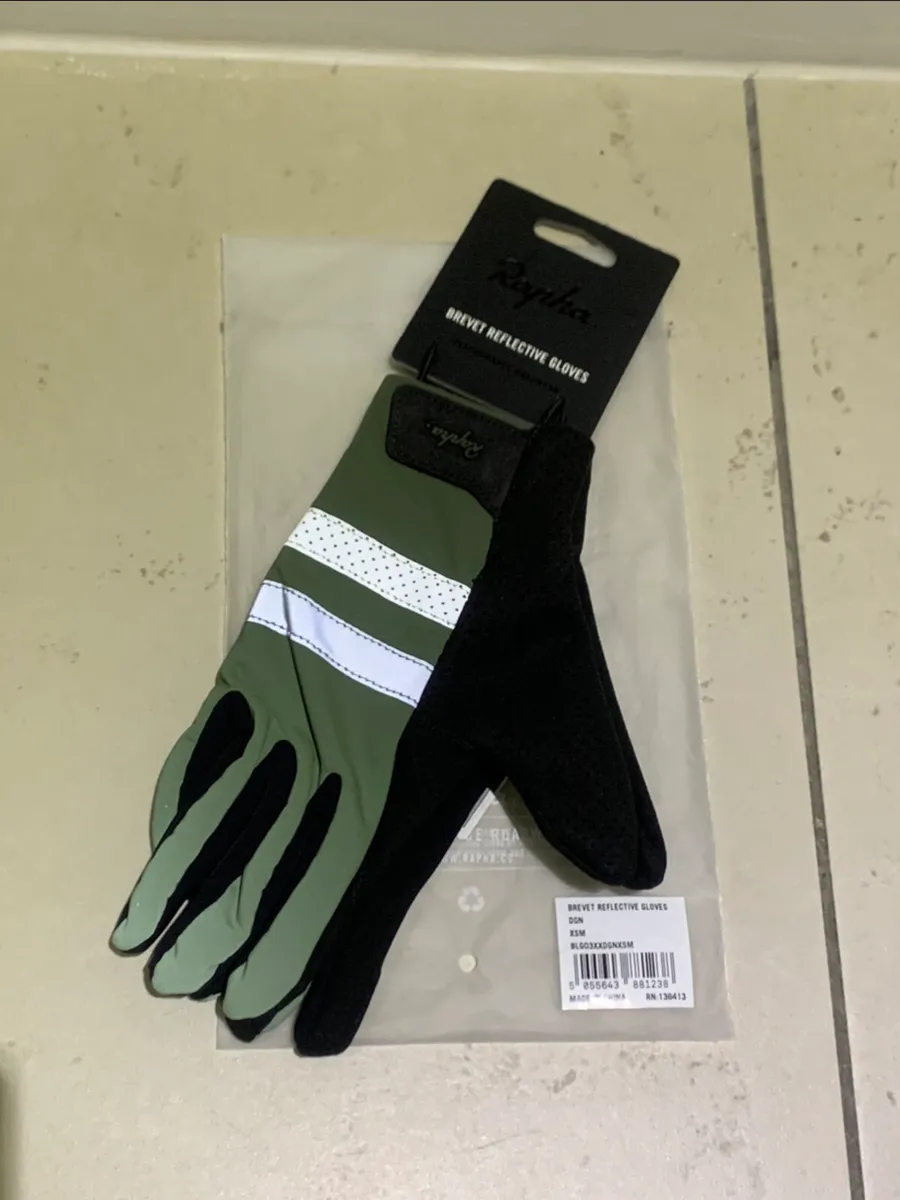 Rapha Brevet Reflective Cycling Gloves - Image 2
