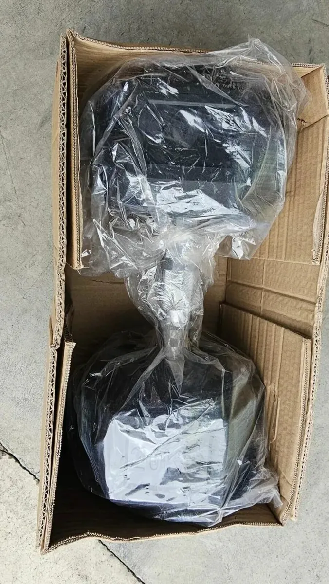 Two 20kg each rubber hex dumbbells, brand new. - Image 4