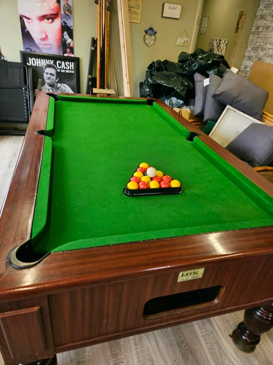 Pool table - Image 1