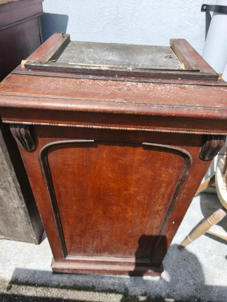 Scrap metal, old radiators, & old furniture - Image 4
