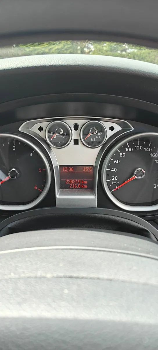 Ford Focus 2010 - Image 2