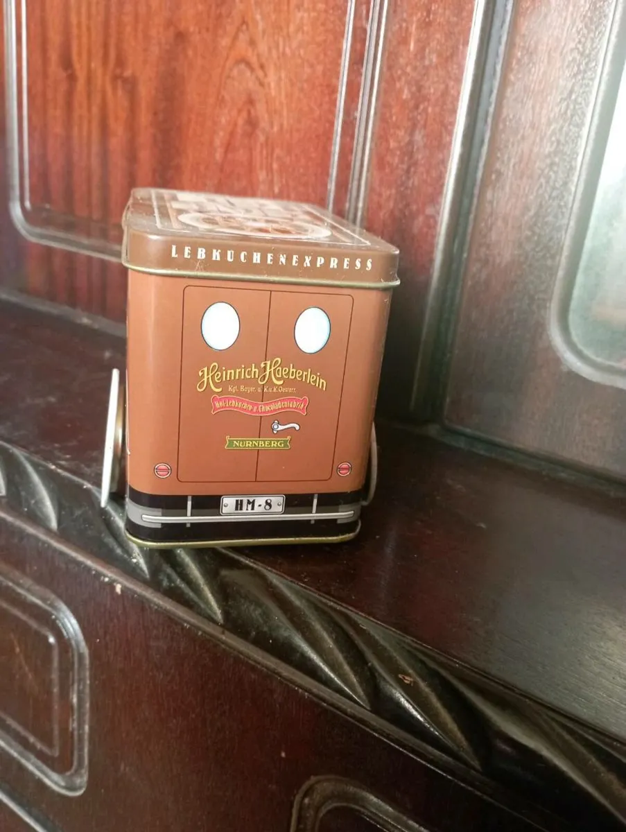 VINTAGE  MODLE  VAN MUSICAL  TIN BOX - Image 2