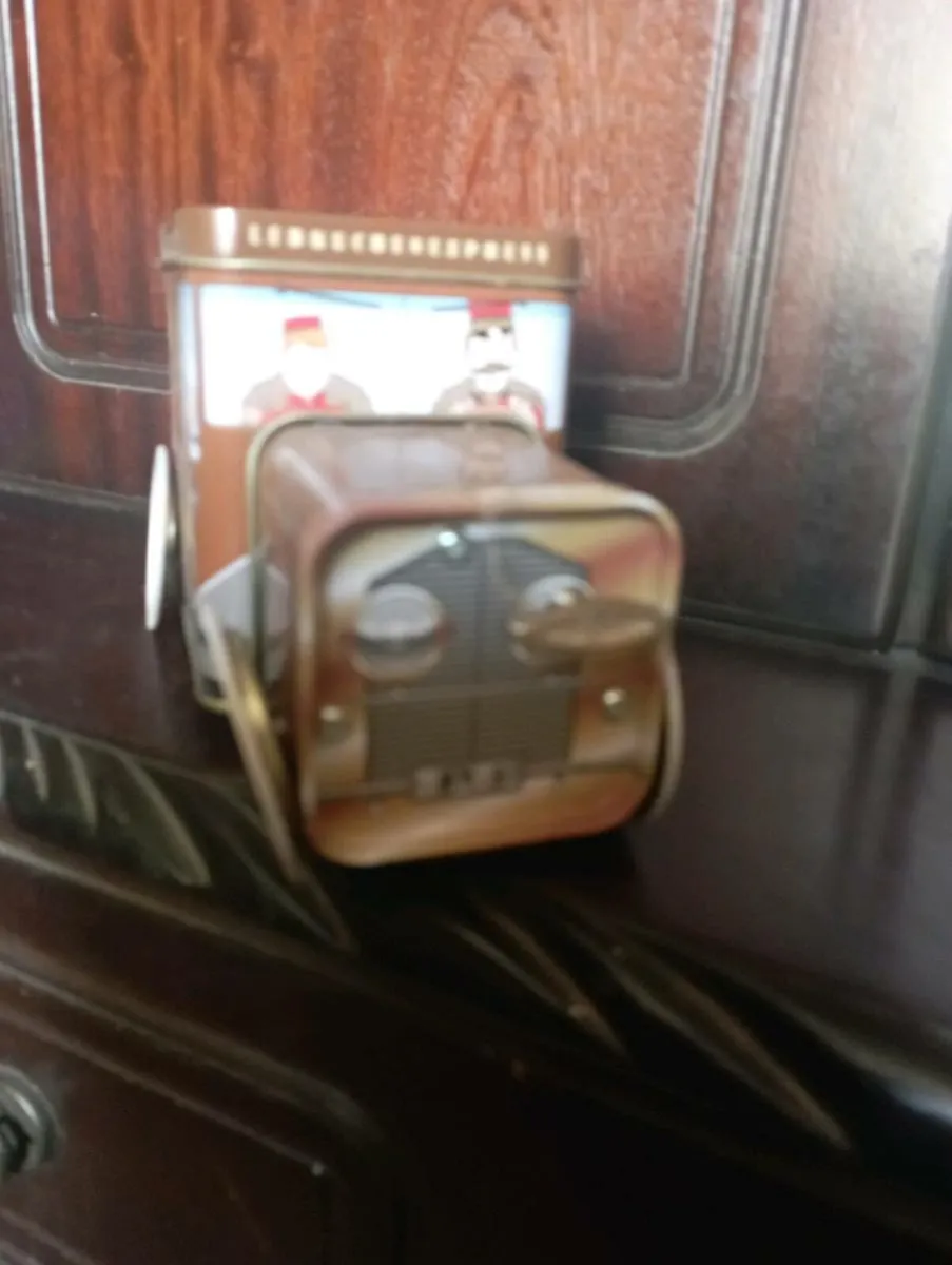 VINTAGE  MODLE  VAN MUSICAL  TIN BOX - Image 3