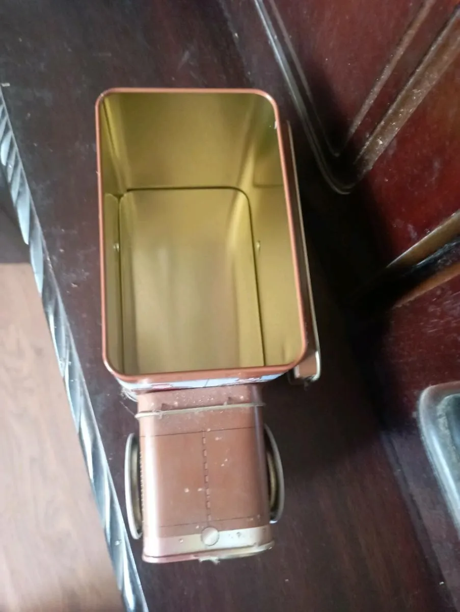 VINTAGE  MODLE  VAN MUSICAL  TIN BOX - Image 4