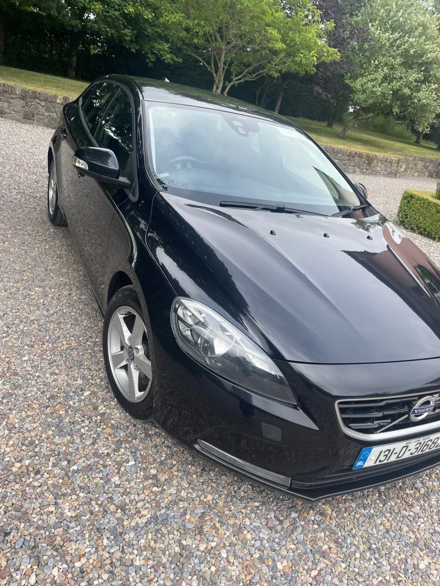 Volvo V40 2013 - Image 2