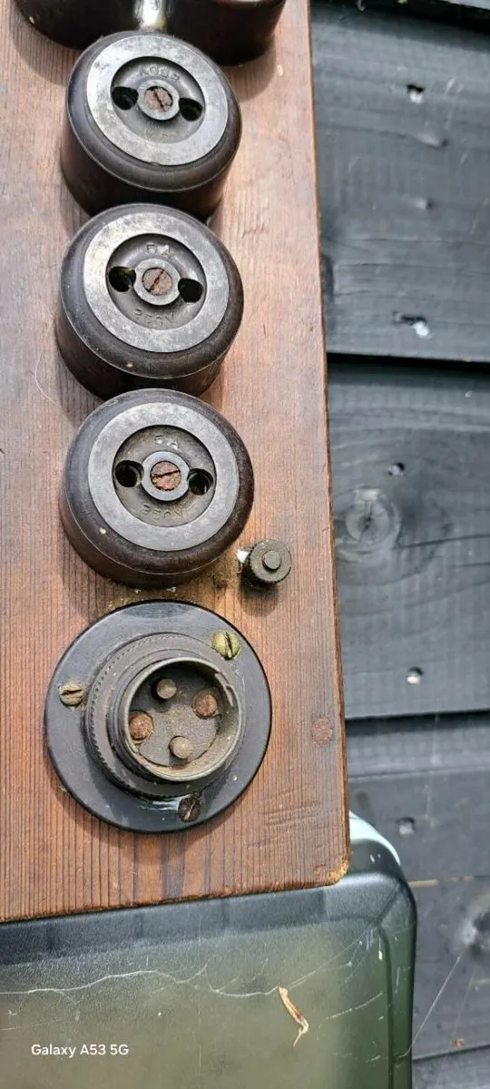 Old bakelite  switch  board - Image 3