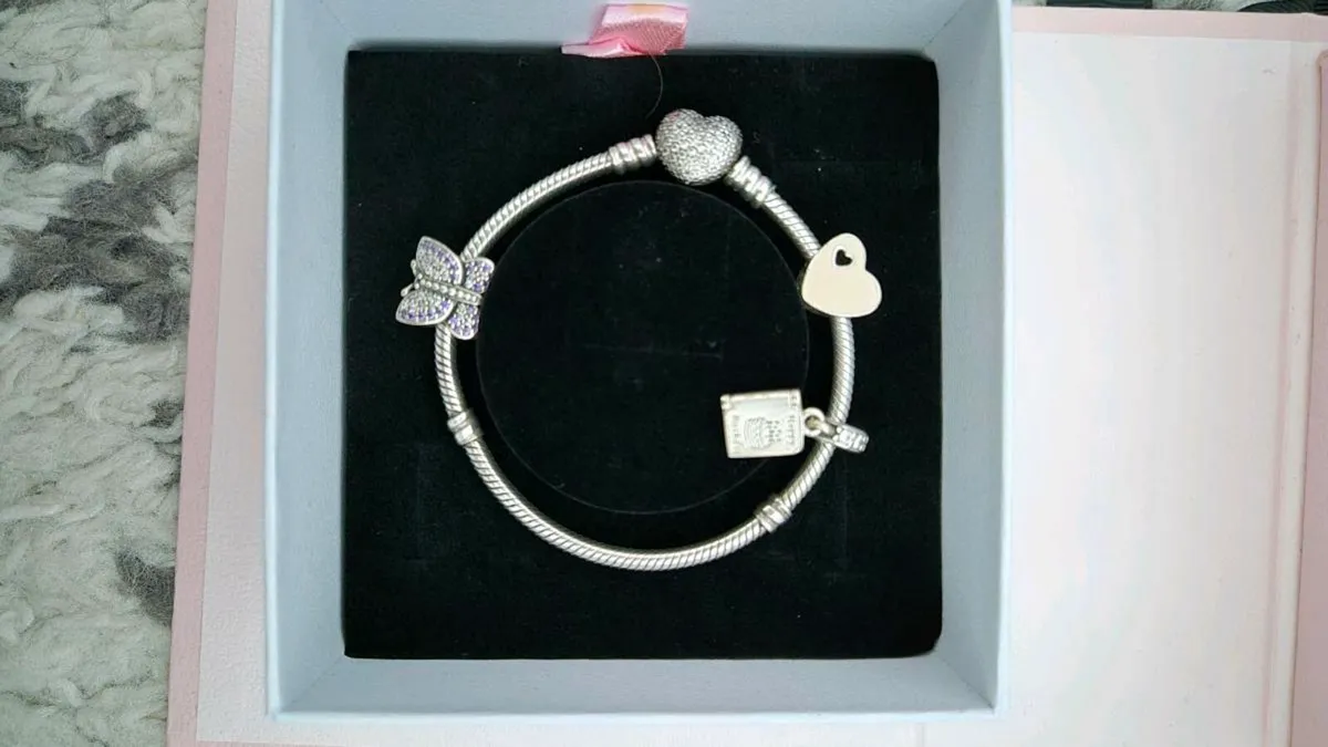 Pandora bracelet with charms - Image 4