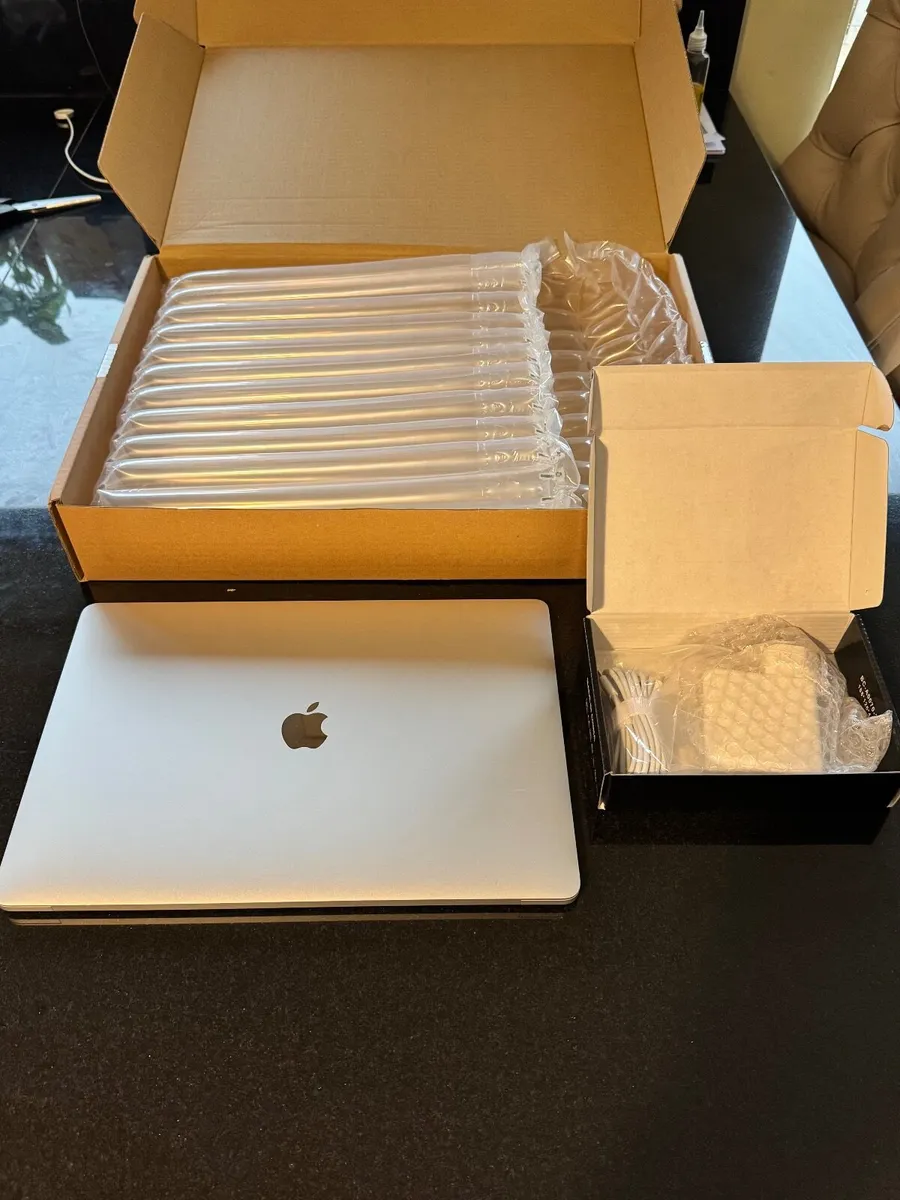 15.4" Apple MacBook Pro (256GB SSD, 16GB  RAM) - Image 1