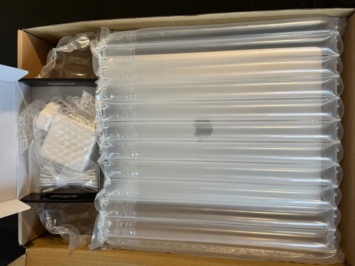 15.4" Apple MacBook Pro (256GB SSD, 16GB  RAM) - Image 2