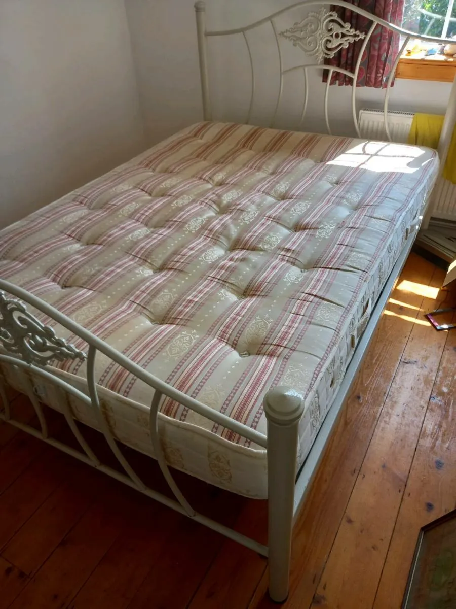 Double Bed - Image 3