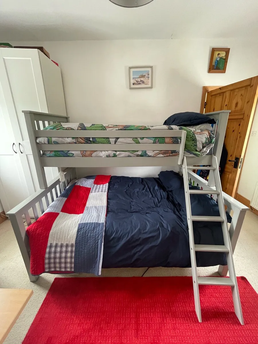 Triple bunk bed - Image 1