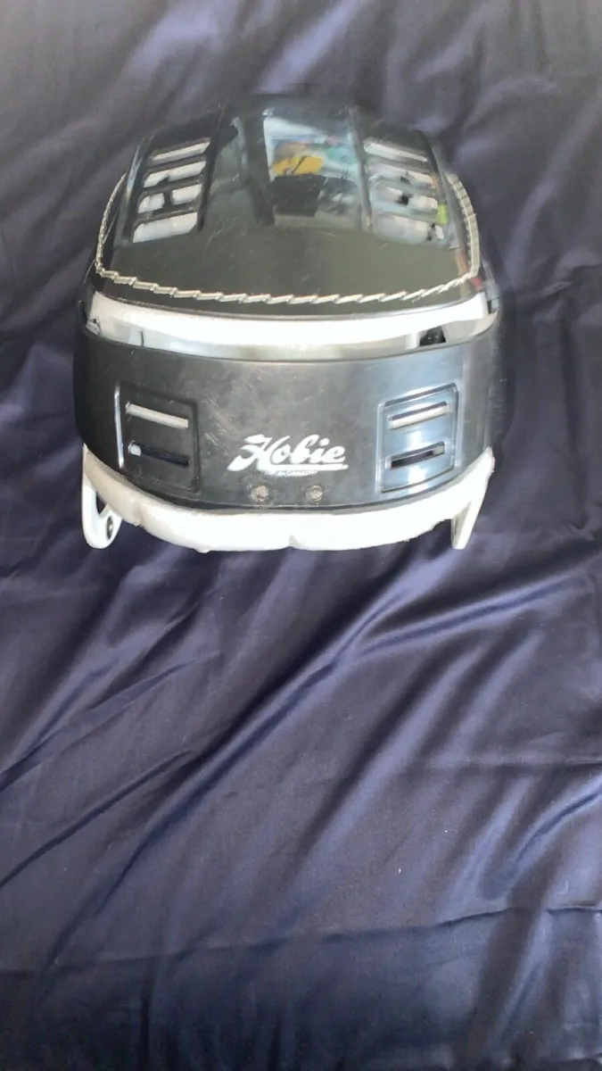 Hurling helmet - Image 1