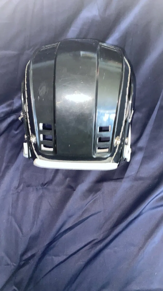 Hurling helmet - Image 3