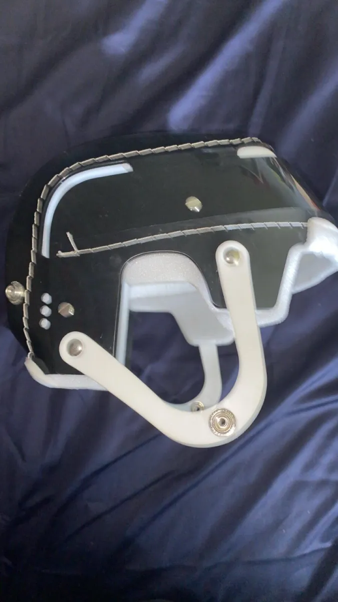 Hurling helmet - Image 4