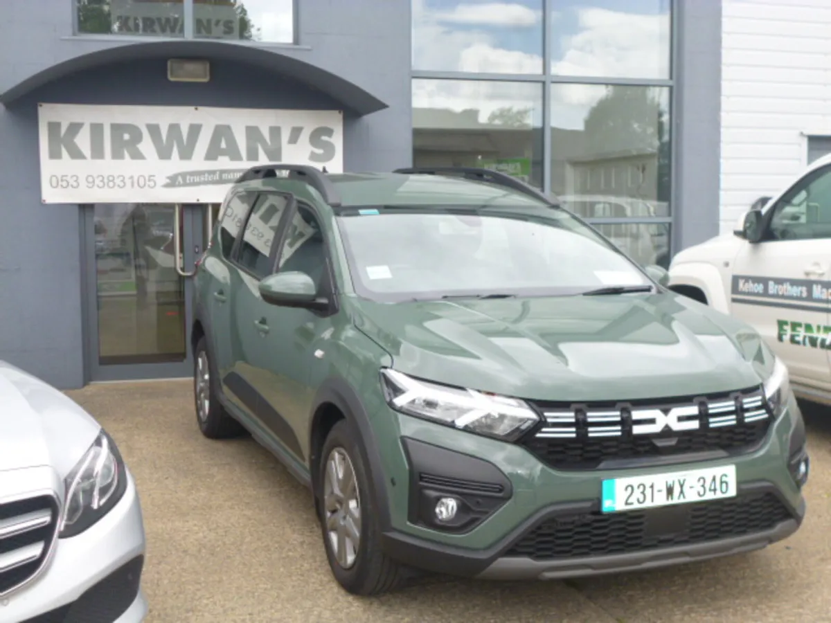 Dacia Jogger 1.0L 7 SEATS TCE EXPRESSION 2023 - Image 2