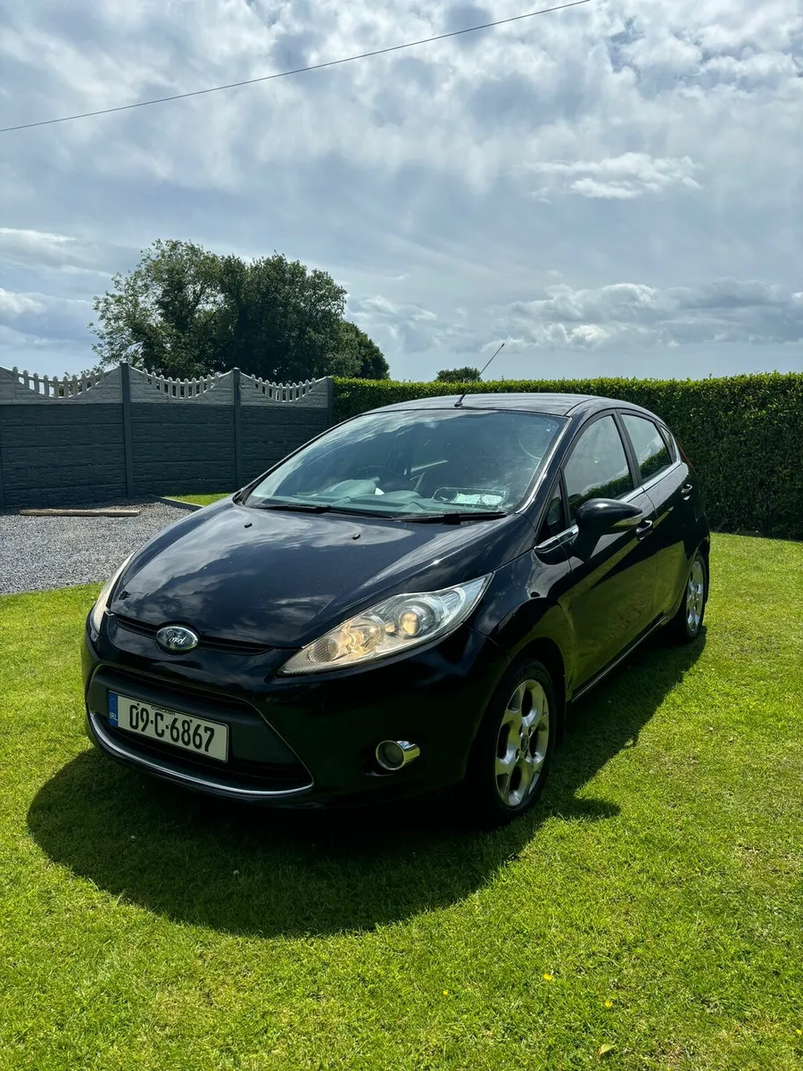 09 FORD FIESTA ZETEC 1.2 PETROL  NCT - Image 2