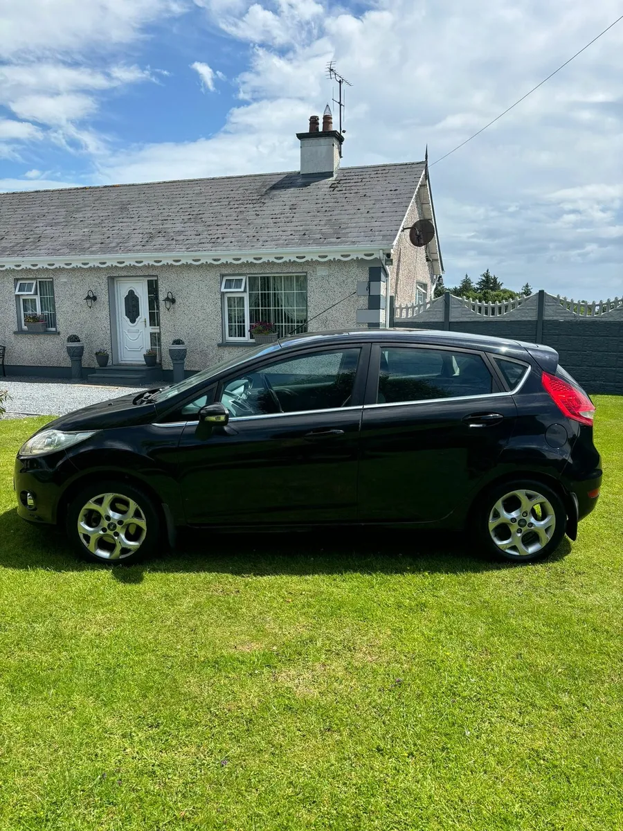 09 FORD FIESTA ZETEC 1.2 PETROL  NCT - Image 4