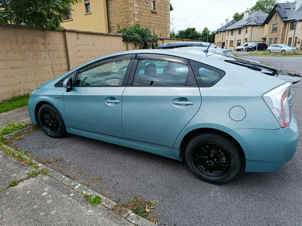 Toyota Prius 2014 Fresh import New NCT - Image 4