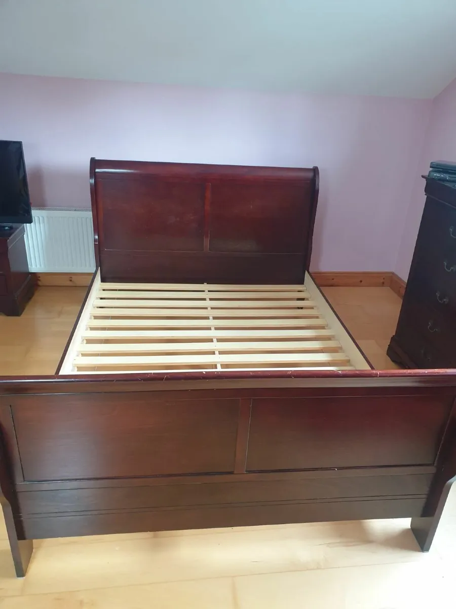 King-size bed - Image 1