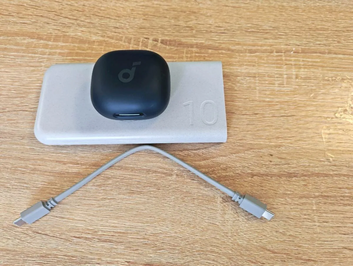 Samsunng 10,000 mAh Wireless Battery Pack charger - Image 2