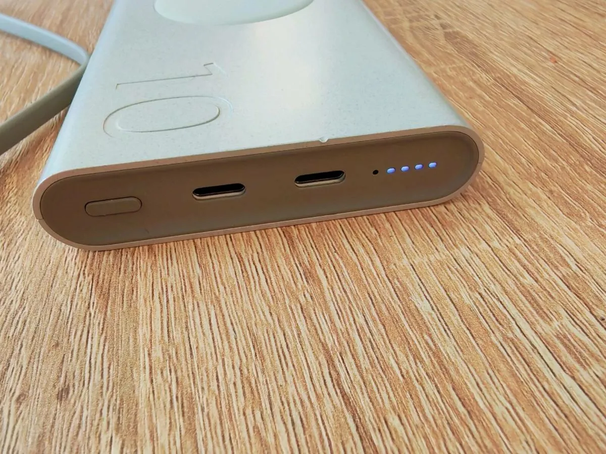 Samsunng 10,000 mAh Wireless Battery Pack charger - Image 3