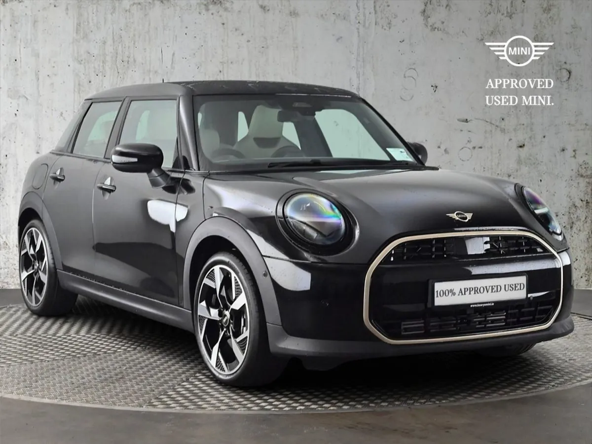 MINI HATCH Cooper C 5 Door - Image 1