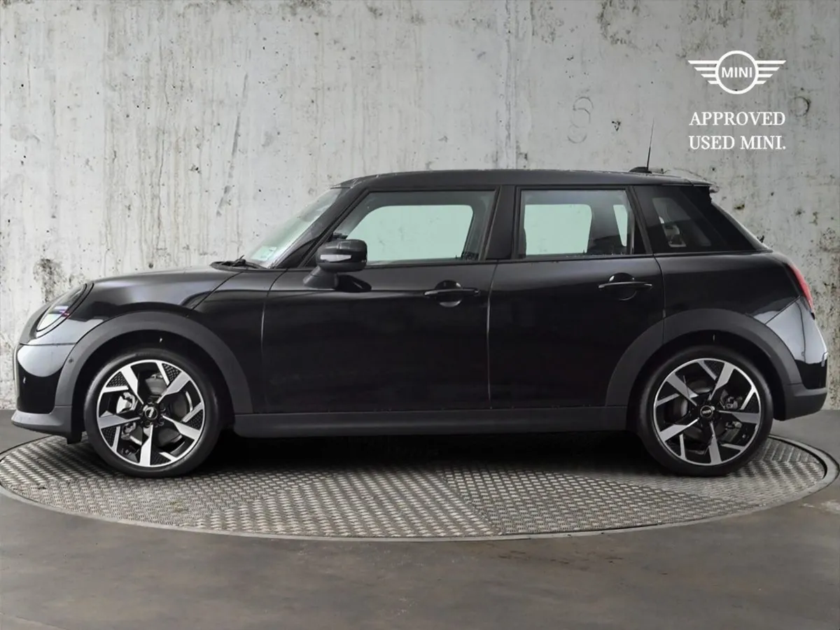 MINI HATCH Cooper C 5 Door - Image 3