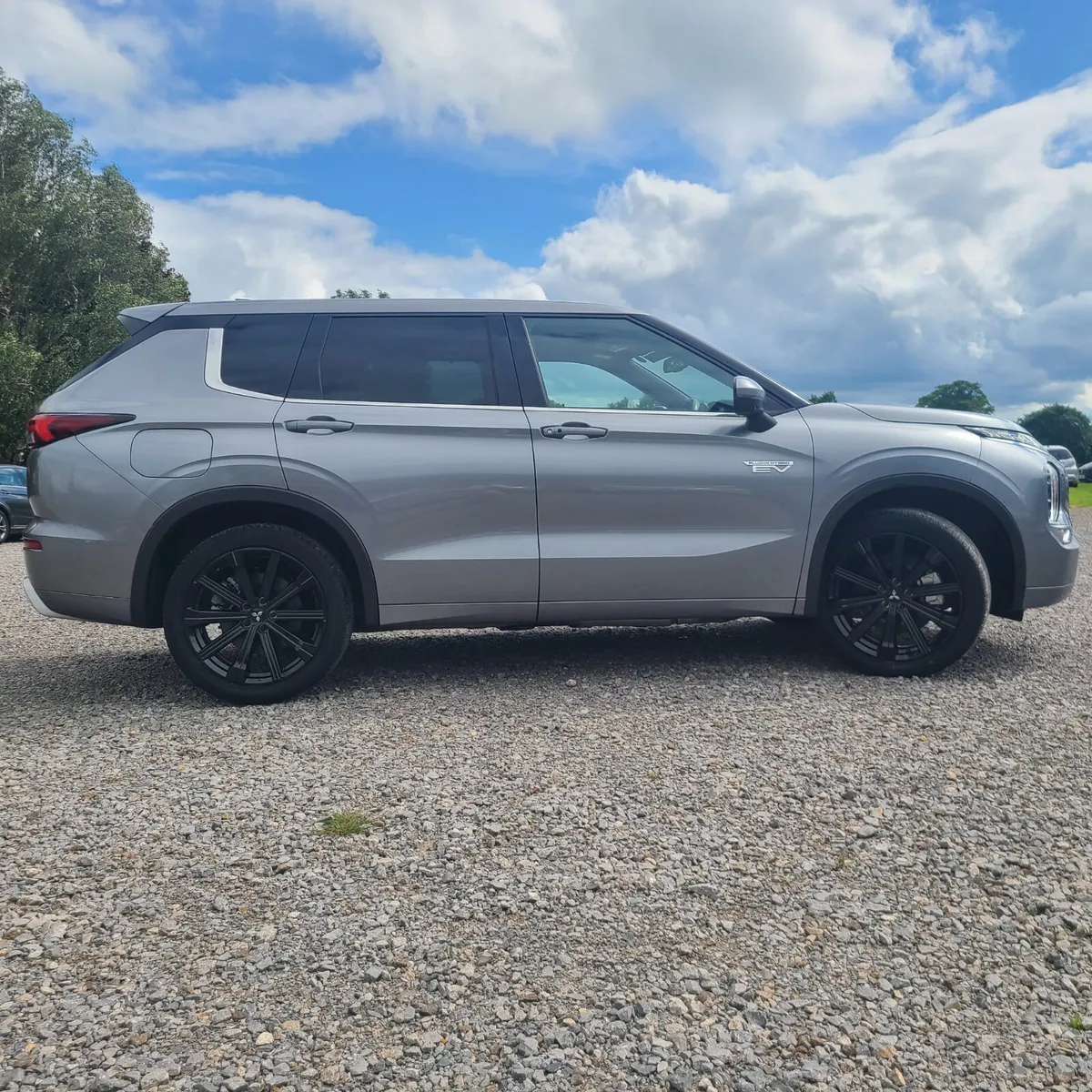 2022 Mitsubishi Outlander PHEV | Plug-In Hybrid - Image 4