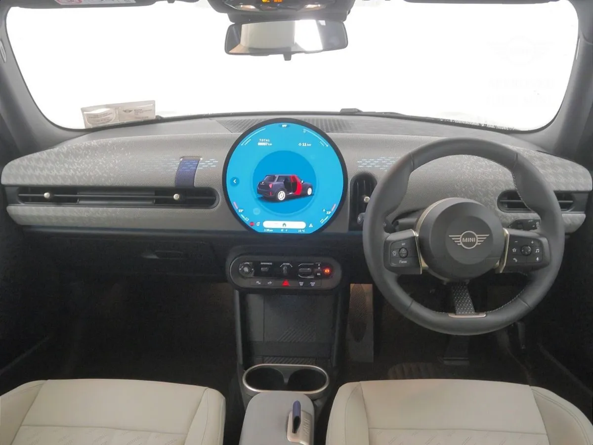 MINI HATCH Cooper C 5 Door - Image 4
