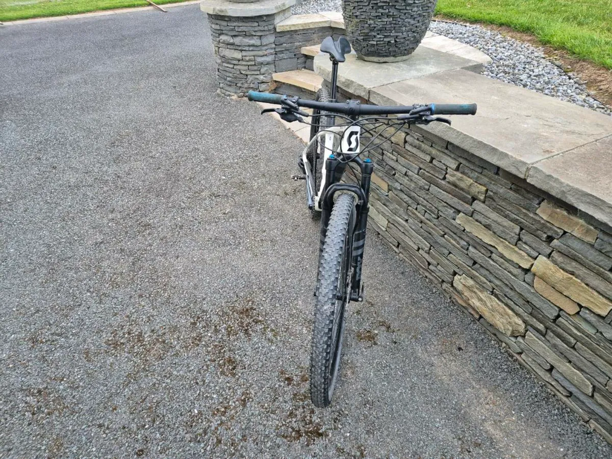 Scott Scale 920 Carbon Mountain Bike - Image 2